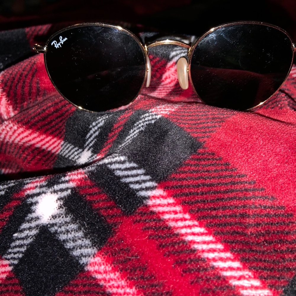 Round gold frame Ray Ban sunglasses